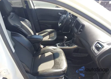 2018 Jeep Compass Latitude 4X4 из США, поврежденный, VIN 3C4NJDBBXJT433872